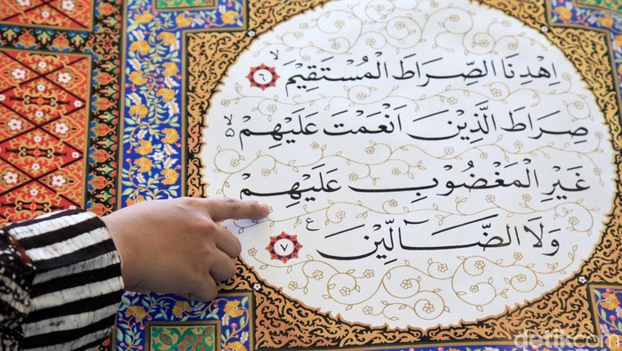 9 Mushaf Al-Qur'an Fenomenal Dipamerkan di Kemenag Kemenag melalui LPMQ menggelar pameran 9 mushaf Al-Qur'an di Lobi Kantor Kementerian Agama, Jakarta, Selasa (11/4). Pameran itu untuk menyambut Gebyar Nuzulul Qur'an.