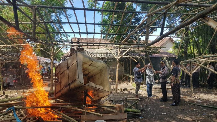 arena judi di mojokerto digerebek