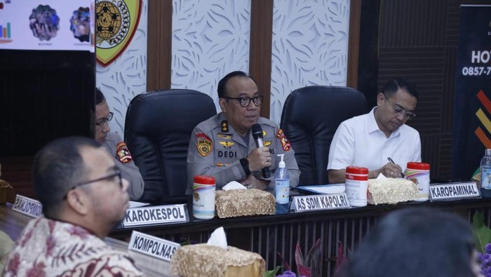 Asisten Kapolri bidang SDM, Irjen Dedi Prasetyo, meluncurkan hotline pengaduan masyarakat terkait rekrutmen anggota Polri, Selasa (11/4/2023).