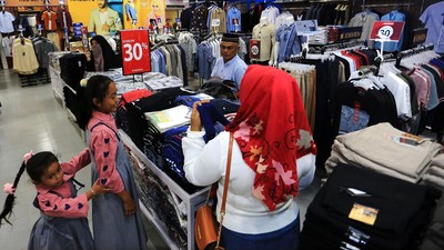 Jelang Lebaran, Warga Mulai Berburu Diskon