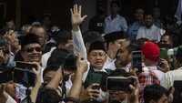 Anas resmi bebas usai menjalani hukuman penjara sejak 2014 lalu terkait proyek Hambalang.  