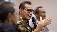 Di berbagai daerah harga sembako mulai merangkak naik menjelang Lebaran.
