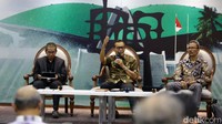 Anggota Komisi IV DPR F-PKB Ibnu Multazam dan pengamat Pertanian Asosiasi Ekonomi Politik Indonesia (AEPI), Khudori saat berdiskusi dengan tema Menjaga Stabilitas Harga Pangan Jelang Lebaran 2023 di Gedung DPR RI, Jakarta, Selasa (11/4/2023).