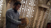 Kasat Reskrim Polres Metro Jakarta Selatan Kompol Irwandhy Idrus mengatakan QRIS palsu tersebut sudah tersebar di beberapa masjid di wilayah Jakarta Selatan.