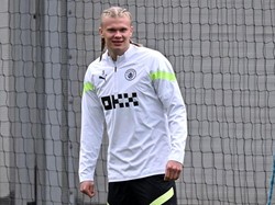Netizen menyebut striker asal Norwegia itu bergaya bagaikan sosok viking di masa lalu. Foto: AFP via Getty Images/PAUL ELLIS