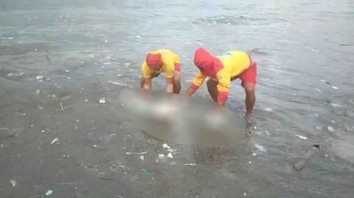Evakuasi temuan mayat di Pantai Jerman, Kecamatan Kuta, Kabupaten Badung. (Dok. Polresta Denpasar)