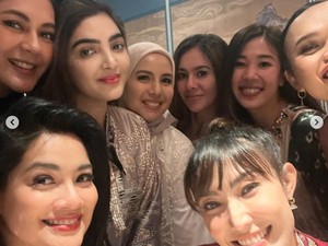 Geng Cendol Undang Rossa di Acara Arisan, Berapa ya Bayarannya?