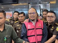 Penampakan Adik Mentan SYL Berompi Pink Usai Tersangka Korupsi PDAM Rp 20 M