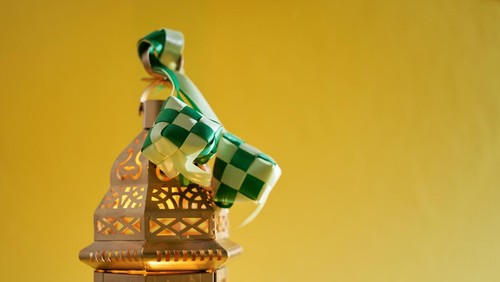 ribbon ketupat and arabic lantern , ramandan decoration items