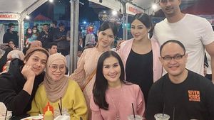 Serunya Kulineran Iis Dahlia dengan Keluarga dan Teman Artis