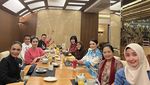 Serunya Kulineran Iis Dahlia dengan Keluarga dan Teman Artis