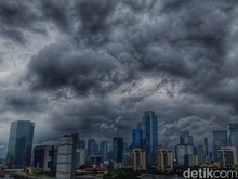 Ramai Jabodetabek Dihantam Garis Badai saat Malam Tahun Baru, BMKG Buka Suara