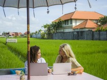 Viral Klub Lari Ekslusif Bule di Bali, Apa Beda Imigran, Expat dan Turis?