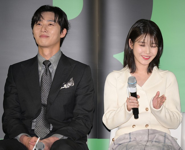 Sejumlah netizen Korea senang melihat penampilan baru IU karena terlihat lebih sehat dan fresh. Sementara yang lain menyebutnya chubby dan menggemaskan. Foto: WireImage/Han Myung-Gu