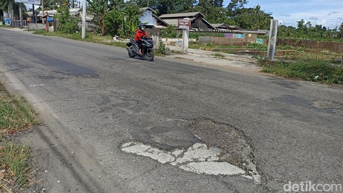 jalan rusak di blitar