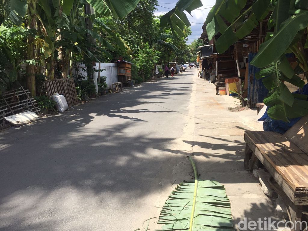 Jl Buluh Perindu 11 April 2023, pengerjaan got antibanjir sudah selesai. (Fathia Nabila Qonita/detikcom)