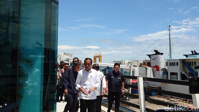 Jokowi kunjungi Pelabuhan Merak (M Iqbal/detikcom)