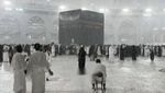 Suasana Kakbah Diguyur Hujan