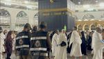 Suasana Kakbah Diguyur Hujan