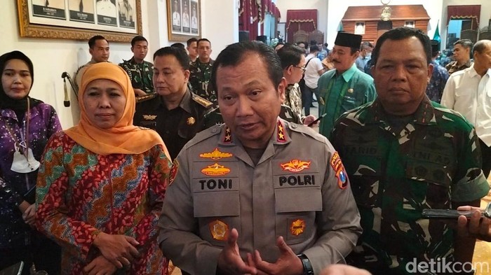 Kapolda Jatim saat menyampaikan peningkatan jumlah kejahatan di Gedung Negara Grahadi.