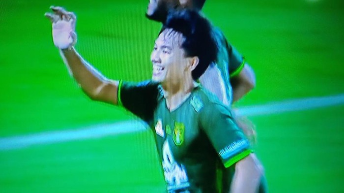M Iqbal selebrasi usai mencetak gol ke gawang  Arema FC
