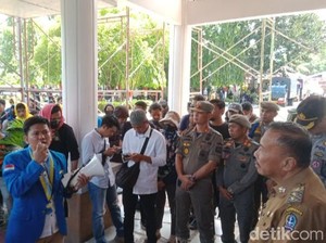 Mahasiswa Geruduk Kantor Bupati Bone Buntut Rentetan Kasus di RSUD Tenriawaru