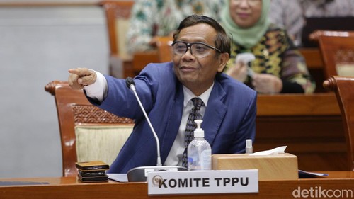 Komisi III DPR RI kembali menggelar rapat soal transaksi janggal Rp 349 triliun di Kementerian Keuangan. Rapat dihadiri Menko Polhukam, Menkeu hingga Kepala PPATK, Selasa (11/4/2023).