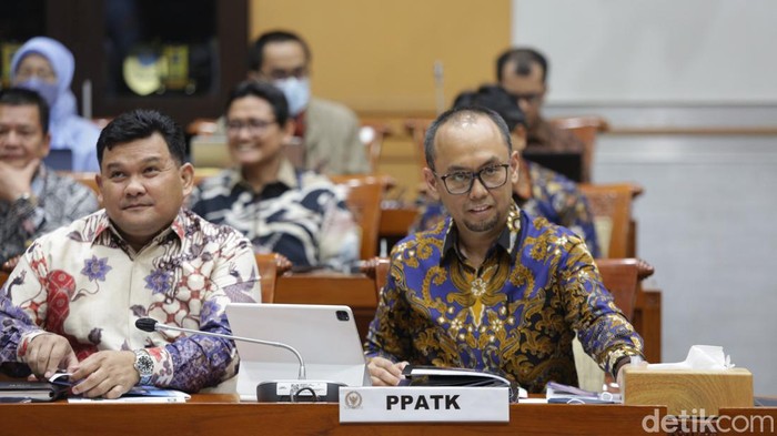 Komisi III DPR RI kembali menggelar rapat soal transaksi janggal Rp 349 triliun di Kementerian Keuangan. Rapat dihadiri Menko Polhukam, Menkeu hingga Kepala PPATK, Selasa (11/4/2023).