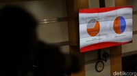 Data berbeda karena pihak Mahfud mencantumkan semua LHA/LHP yang melibatkan pegawai Kemenkeu baik LHA/LHP yang dikirimkan ke Kemenkeu maupun LHA/LHP yang dikirimkan ke aparat penegak hukum (APH) terkait pegawai Kemenkeu dengan membaginya menjadi 3 cluster. Sedangkan Kemenkeu hanya mencantumkan LHA/LHP yang diterima, tidak mencantumkan LHA/LHP yang dikirimkan ke APH yang terkait pegawai Kemenkeu.  
