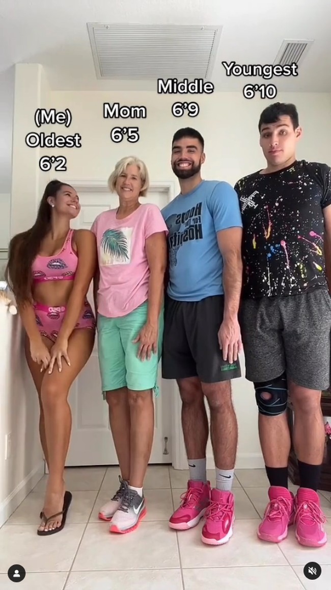 Aku hanya ingin menginspirasi dan menunjukkan kepada orang lain bahwa menjadi orang yang tinggi, plus size, dan berbeda itu cantik dan tidak perlu malu, kata Marie yang dikaruniai gen tinggi dari ibunya tersebut.Foto: Instagram Marie Temara