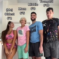 Aku hanya ingin menginspirasi dan menunjukkan kepada orang lain bahwa menjadi orang yang tinggi, plus size, dan berbeda itu cantik dan tidak perlu malu, kata Marie yang dikaruniai gen tinggi dari ibunya tersebut.Foto: Instagram Marie Temara