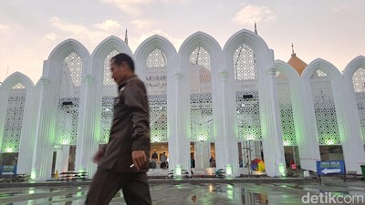 Potret Megahnya Masjid Darussalam Kota Wisata Cibubur
