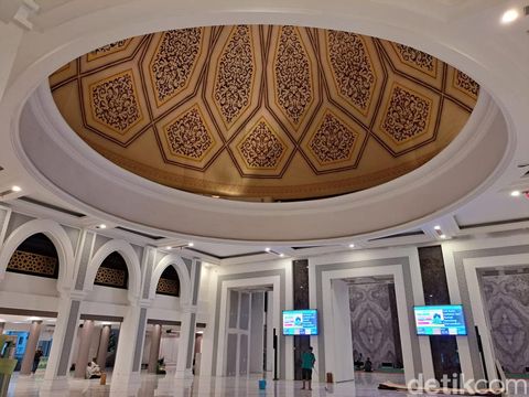 Masjid Darussalam Kota Wisata, Cibubur.