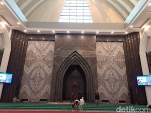 Kehadiran Imam dari Timur Tengah Jadi Daya Tarik Iktikaf di Masjid Darussalam