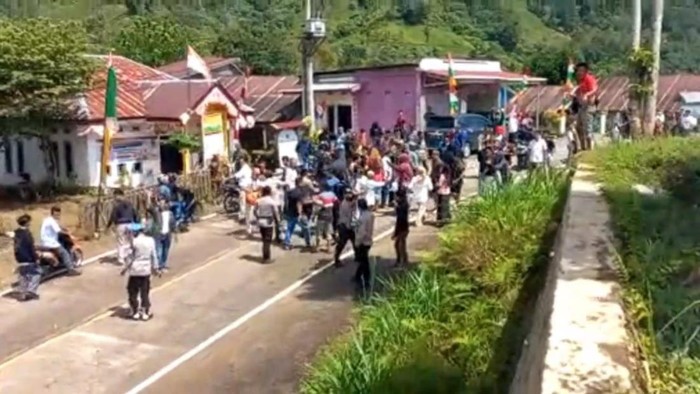 Massa pendukung cakades terlibat keributan di Mamasa, Sulbar.