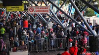 PT Pelni (Persero) telah menjual tiket arus mudik Lebaran sebanyak 134.216 atau 59,91 persen dari proyeksi 224.043 penumpang pada periode 7 hingga 21 April 2023. Pelni juga menyiapkan 26 kapal penumpang dan 22 kapal perintis untuk melayani masyarakat.