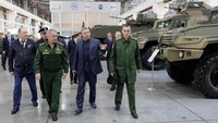 Kunjungan Sergei Shoigu ke sejumlah pabrik amunisi ini untuk mengecek kesiapan sistem persenjataan Rusia.  