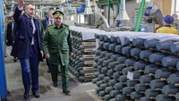 Kunjungan Sergie untuk memantau persediaan amunisi yang akan digunakan Rusia berperang melawan Ukraina.