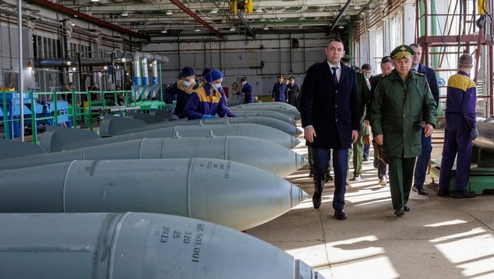 Russian Defence Minister Sergei Shoigu inspects implementation of the state defence order at a military-industrial complex facility in the Nizhny Novgorod region, Russia, in this picture released April 6, 2023. Vadim Savitsky/Russian Defence Ministry/Handout via REUTERS ATTENTION EDITORS - THIS IMAGE WAS PROVIDED BY A THIRD PARTY. NO RESALES. NO ARCHIVES. MANDATORY CREDIT.