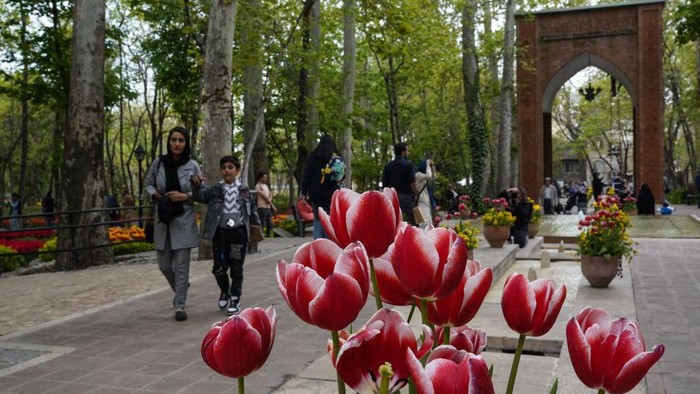 Mengunjungi Taman Tua Penuh Pohon dan Bunga di Iran Taman Bagh-e Irani merupakan taman tua di Iran. Tanaman ini banyak ruang hijau yang dipenuhi dengan pepohonan dan bunga.