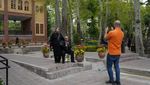 Mengunjungi Taman Tua Penuh Pepohonan dan Bunga di Iran