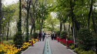 Taman Bagh-e Irani (Taman Iran) ini terletak di jalan Sheikh Bahai di lingkungan lama DehVanak, Teheran.