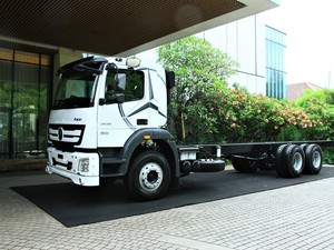 Daimler Kenalkan Mercedes-Benz Axor M-Cab, Punya Ruang Tidur Sopir Lebih Luas