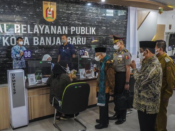 Momen Wapres Maruf Amin Tinjau Mal Pelayanan Publik di Kalsel