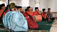 AP II memberikan bingkisan berupa santunan berupa uang saku Rp250.000 serta alat tulis dan tas sekolah kepada 1.000 anak yatim yang ada di 22 wilayah di sekitar Bandara Soekarno-Hatta.