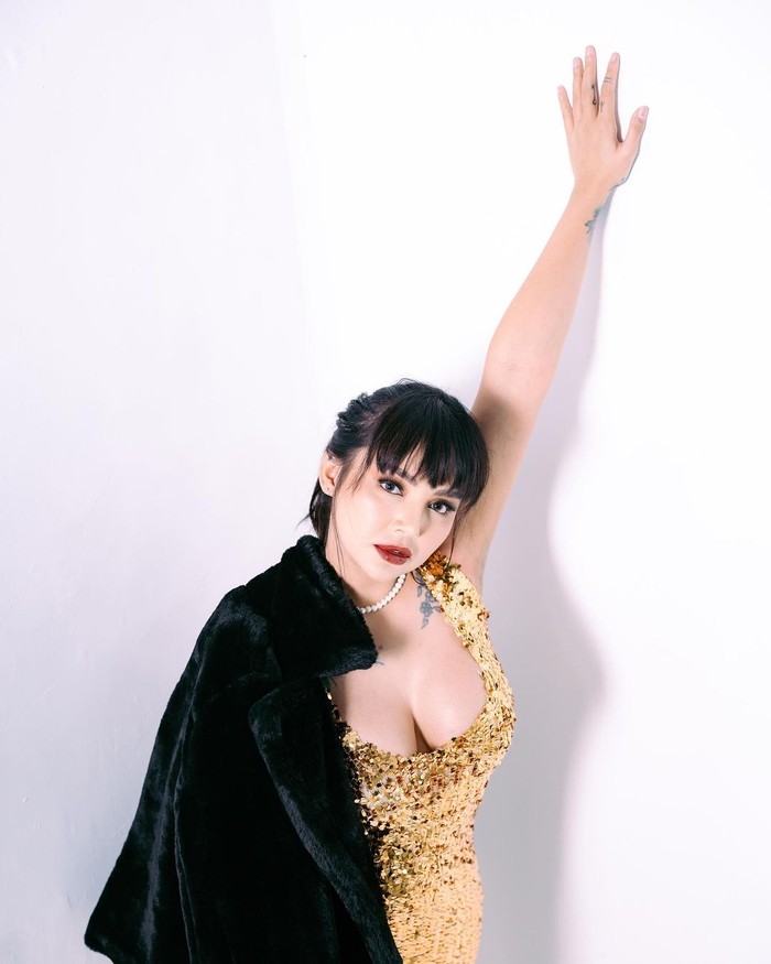 nadia christina