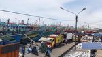 Ditinggal Mudik Lebaran, Kapal-kapal Nelayan Penuhi Pelabuhan Tegalsari