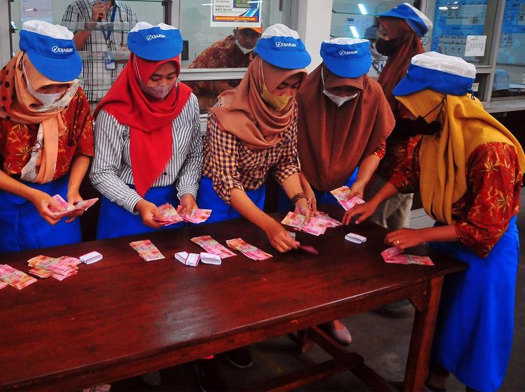 Asyik! Buruh Pabrik Rokok Djarum Kebagian THR Rp 117 M