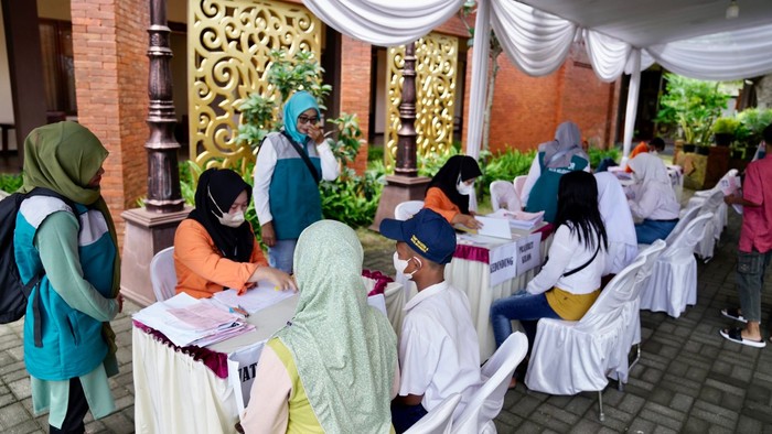 Pemkot Mojokerto Serahkan Bansos Rp 1 Juta ke 387 Anak Yatim Non Panti