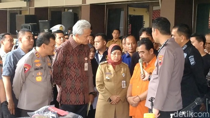 Pengasuh ponpes di Batang, Jateng cabuli dan perkosa belasan santriwati saat gelar kasus, Selasa (11/4/2023).